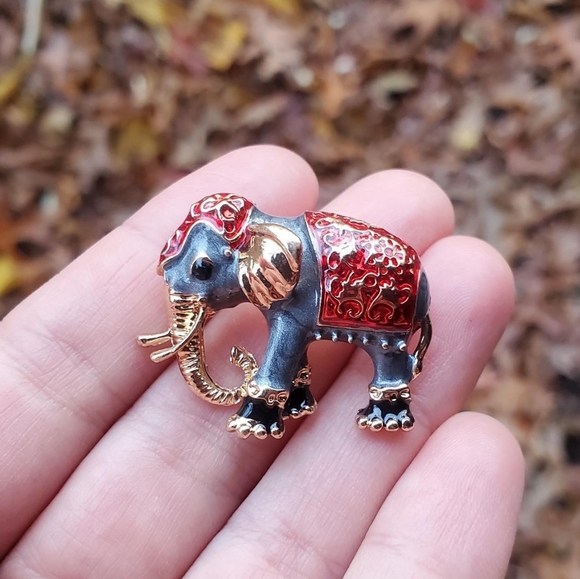 NWOT Gold & Enamel Elephant Brooch - Picture 2 of 6